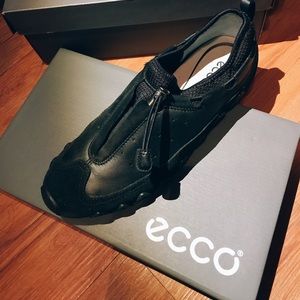 Ecco Dayla Toggle black leather sneaker/shoe